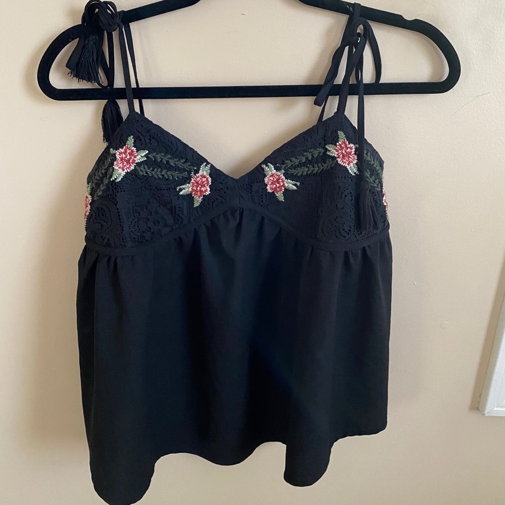 Black Embroidered Short Flow Blouse